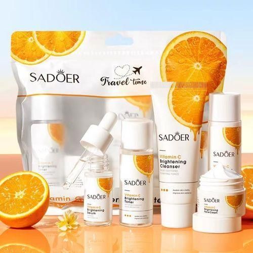 5 Pieces Hot Sale Brightening Vitamin C Skin Care Set With Face Wash Spray Toner Lotion Serum Essence Faceeye Cream Facial M