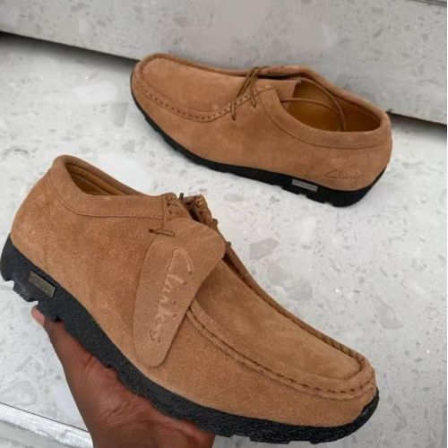 Clarks Men’s moccasin Suede Lace-Up Casual Shoes – Brown