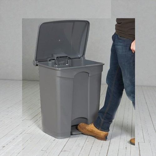 Hands-free User-Friendly Hard Gauge Plastic Rectangular Shape 30L Step Pedal Waste Garbage Dust Bin for Home Office Hotels Restaurants Long Lasting Materia