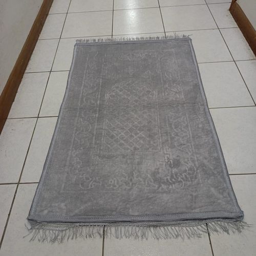 Premium Velvet Muslim Prayer Mat 80x120cm – Soft Durable Comfortable Musallah
