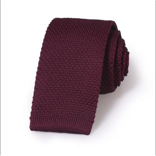 Maroon knitted tie
