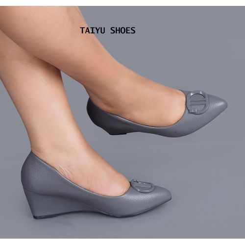 Elegant Ladies’ Low Wedge Shoes – Comfort Meets Class