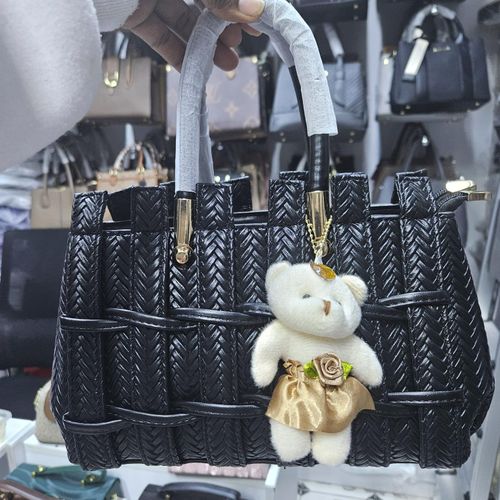 CLASSIC HANDBAG FOR LADIES BLACK