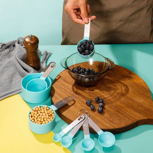 Measuring cups and spoons set of 8 pcs . 4 Measuring cups & 4 Measuring spoons