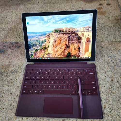 Surface Pro 5 Detachable, Intel core i5, 8gb Ram, 256gb SSD, 2.6GHz, Touchscreen, 7th Generation, Stylus pen 12.3, Detachable Keyboard