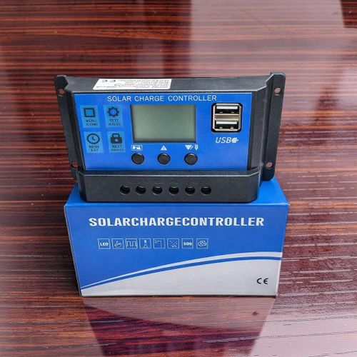 Overcharge Protection 12V/24V 10A Digital Solar Charge Controller with High Durability