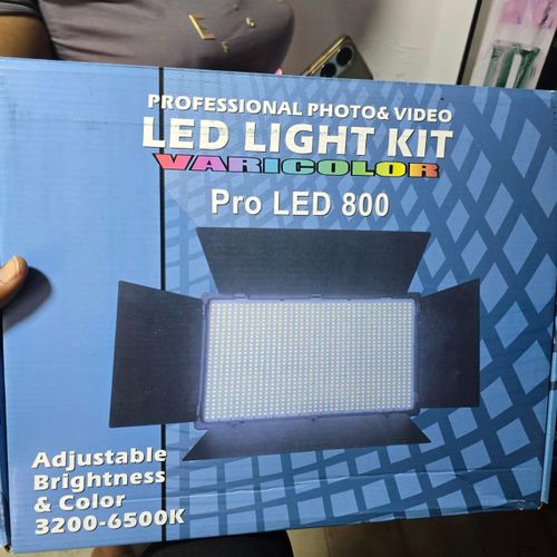 Professional LED 800 Video Light Kit With Stand