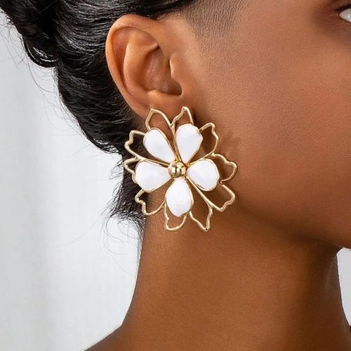 Hollow Floral Asymmetrical Design Earrings For Women