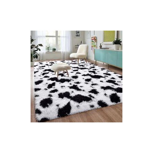 Fluffy Carpets 5*8 black & white Patched