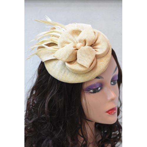 Beige Fascinator Headband with Bow & Feather Accents – Elegant Women’s Accessory