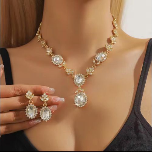 Luxury Crystal Necklace and Earrings Set Beautifully Crafted Jewellery for Women with Brilliant Shine Perfect for Formal Events Celebrations and Daily Elegance