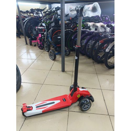 LED LIGHT SCOOTER, 3-WHEELED WITH AN ADJUSTABLE HANDLE