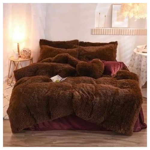 6pc Luxury Design Velvet plus Fluffy Duvet set Comes as -1 Fluffy velvet Duvet -1 Fleece Bedsheet -4 pillowcases