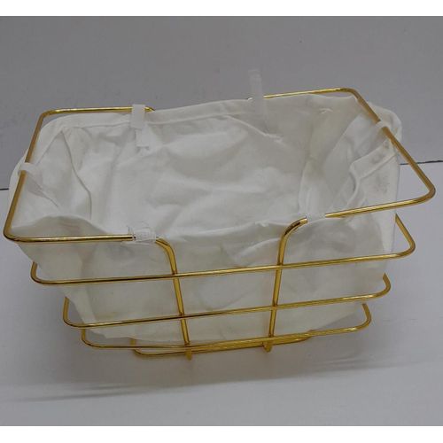 Metallic fruitbreaddecor holder