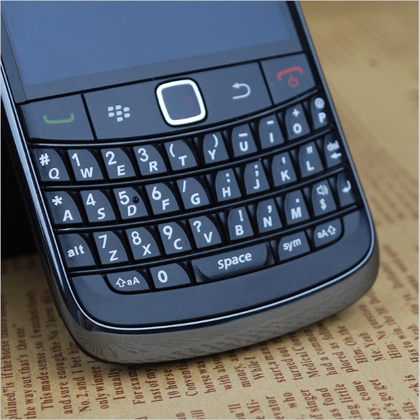 Phone Blackberry 9780 Unlocked Mobile Phones Wifi GPS Bluetooth 3G 5MP Camera 2.4'' 480x360 Screen white 4