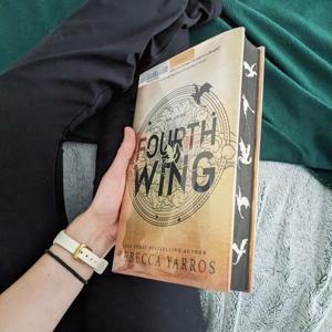 Review: Fourth Wing by Rebecca Yarros – takes two to book review