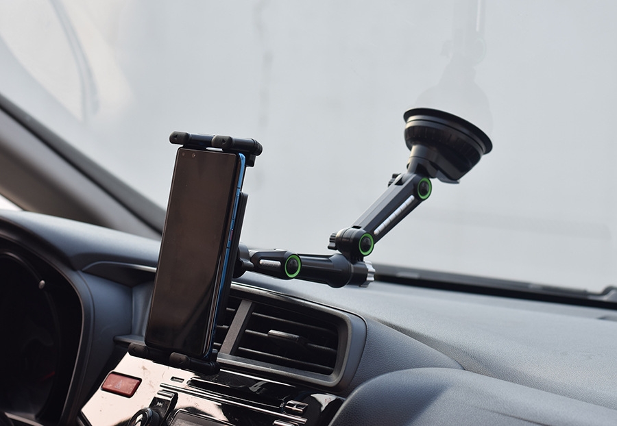 2024 Trending Long Arm Universal Car Suction Cup Phone Tablet Holder Bracket 360 Flexible  Tablet Mobile Holder
