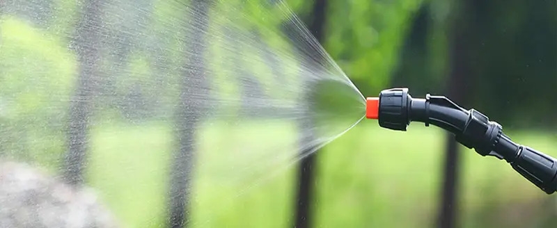 portable electric garden sprayer with 3 nozzles and 5m hose rechargeable handheld and suitable for yard lawn care details 3