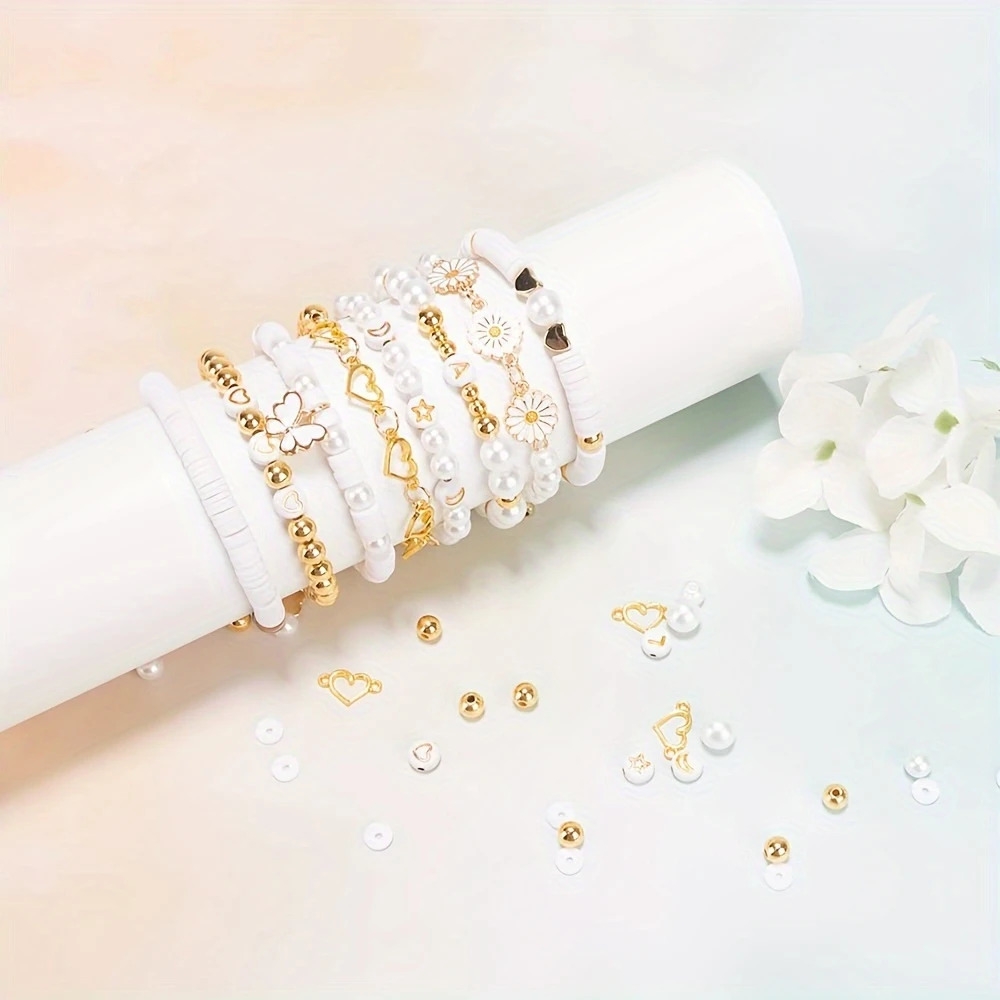 1000 件 diy 珠宝制作套装，简约风格雏菊吊坠，白色聚合物粘土珠，金色间隔珠，白色光面塑料珍珠和字母珠，用于制作手镯珠宝配饰 - 串珠套装 详情 5