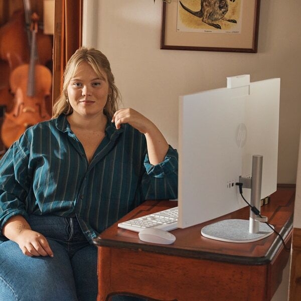 23C1- HP 27 inch All in One Desktop PC Intel Shell White Heroic General Feature 1