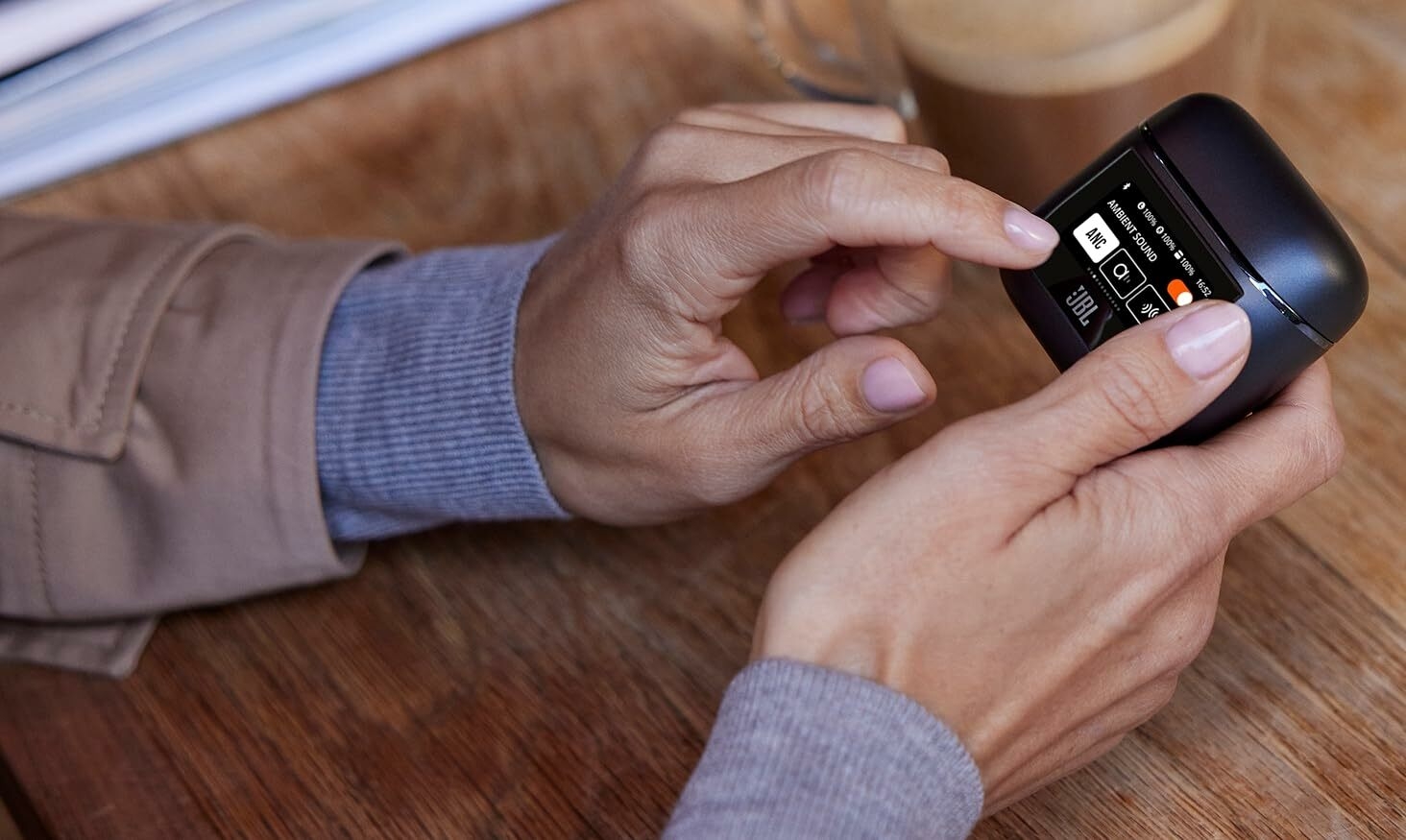 smart case; control earbud settings; charging case screen