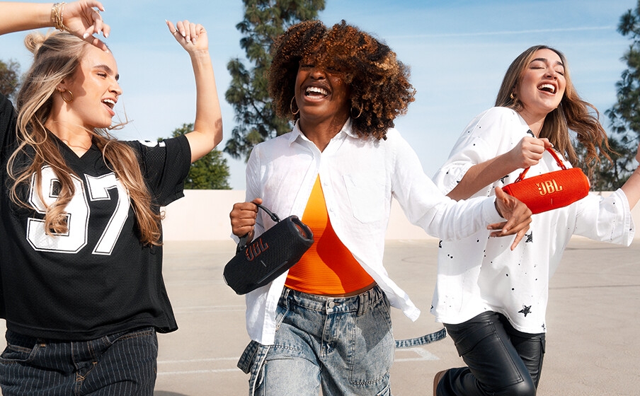 JBL Charge 6 Multi-speaker connection by Auracast™ - Image