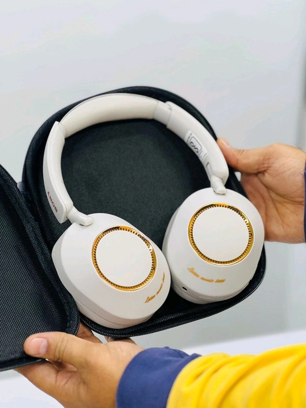 SONY EXTRA BASS HEADPHONESWH-1000XM8