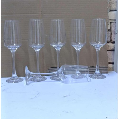 A SET OF LONG CHAMPAGNE / WINE GLASSES