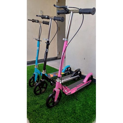 Scooter with handle brakes