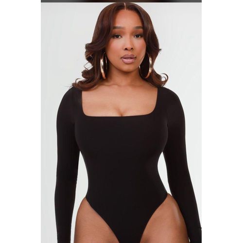 BLACK LONGSLEEVED BODYSUIT.