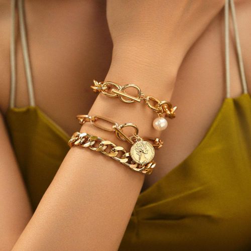3PCS Chunky Coin OT Bracelets,Charming Plated Gold Cuban Link Stackable Bracelet Set,Aesthetic Pearl Portrait Pendant Toggle Statement Bangle for Women