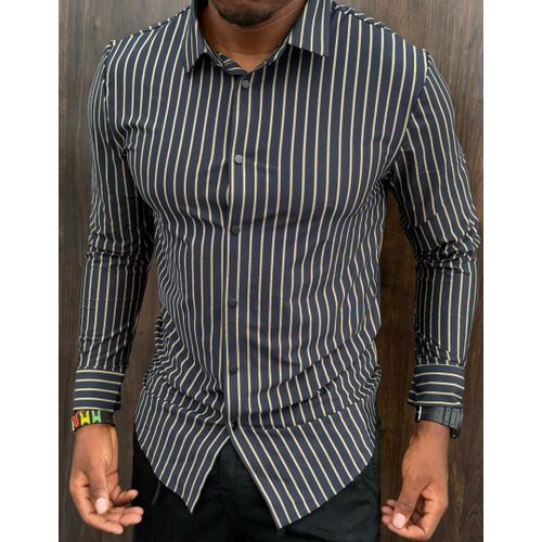 Men's slim-fit, long-sleeved button-down shirt