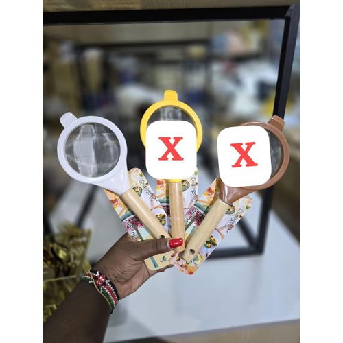 Wooden handle stainless mesh sieve