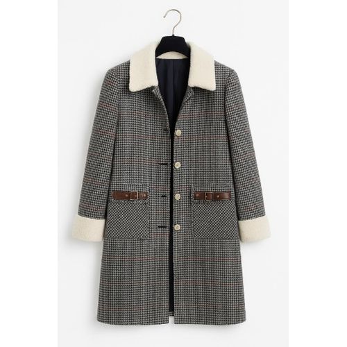 Elegant Houndstooth Winter Trench Coat Jacket with Shearling Details