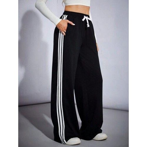 Streets wear sweatpants