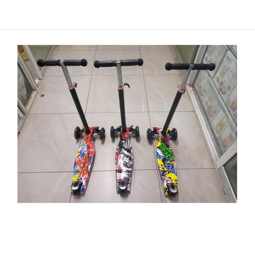 Unisex Kids Scooter with Adjustable Height and Lights on wheels suitable for age 3-10yrs Assorted Floral Prints