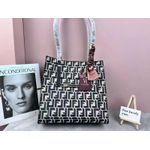 BEAUTIFUL TOTE HANDBAG