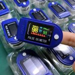 Medical pulse oximeter with free batteries 