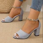 BLOCK HEEL STRAP SANDAL