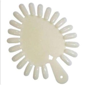 Heart-shaped Nail Art Display 21 Tips Natural Clear Color Chart Nail Gel Polish Practice Display Color Palette Nail Tool