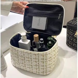 Un Branded Cosmetic bag organizer