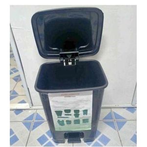 Giovanni Plastic Foot Pedal Dust Bin 30L.