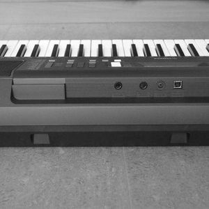 Yamaha  psr e 373 keyboard