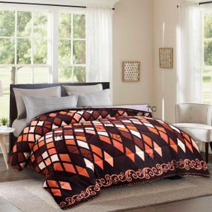 Luxurious Comfy Warm Woolen Duvet Size: 5*6 Does not have a bedsheet or pillowcases