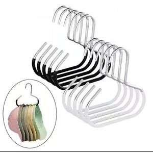 Non slip scarf/belt/caps hanger