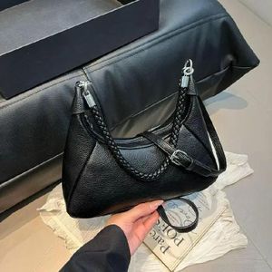 Elegant Shoulder Bag Minimalist Premium Design - Black