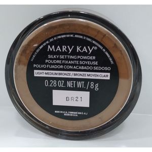Mary Kay Silky Setting Powder Light- Medium Bronze