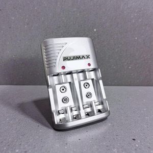 Pujimax Efficient And Convenient Compact Smart Design Standard AA AAA 9V Rechargeable Batteries 4 Slot Multi Battery Charger