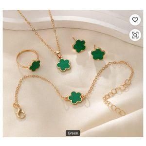 Amour Women/ Ladies 4pcs Jewelry Gift Set with Necklace, Earrings, Ring & Bracelet Ideal for gifting girlfriends, wives, fiancées, or loved ones Romantic & Elegant Design for timeless expression of love Perfect for Dating, Graduation, Anniversaries