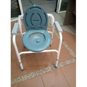 Commode chair 